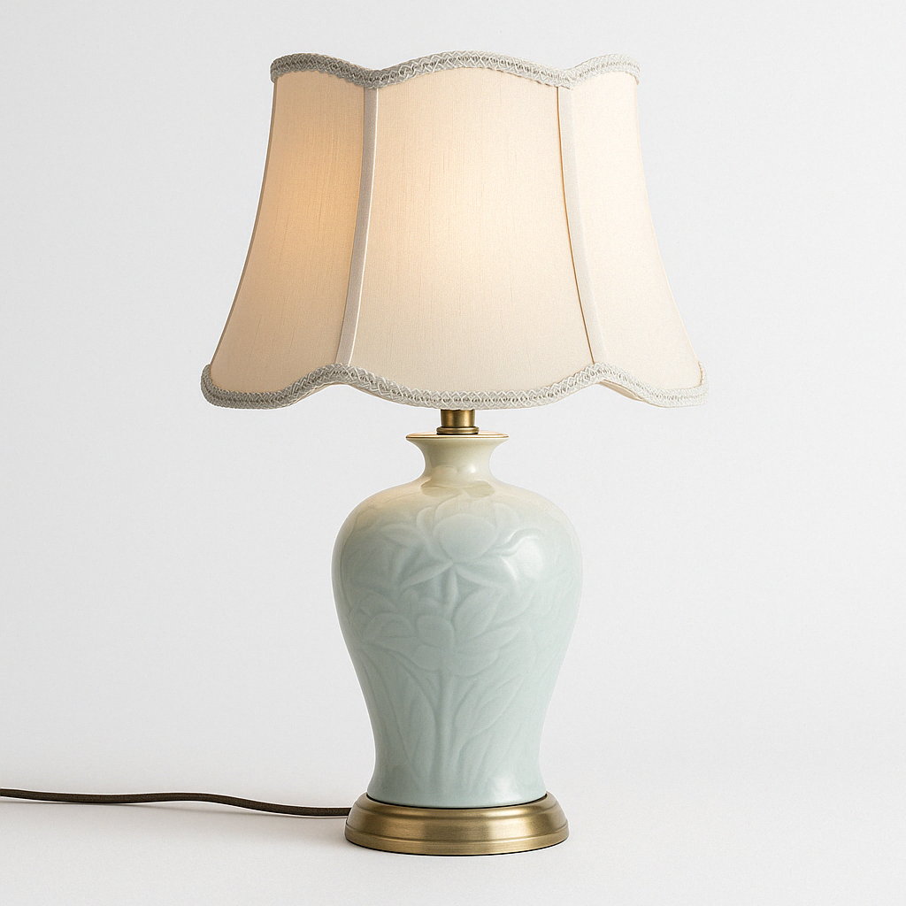 Luminária de Mesa Abajur Clássica Metal Cerâmica Tecido Floranne - ABAZZUR™